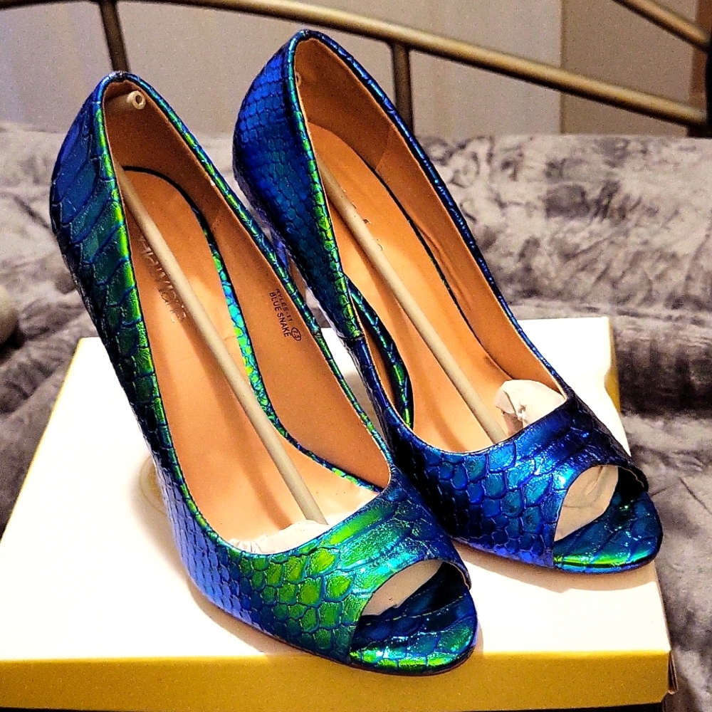 Bella Marie Iridescent Stiletto 5 inch heels sz 7.5